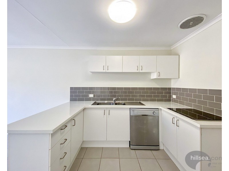 2/7 Melanie Place, Labrador QLD 4215