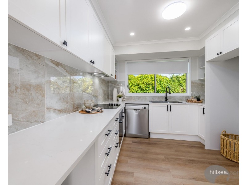 2/99 Olsen Avenue, Labrador QLD 4215