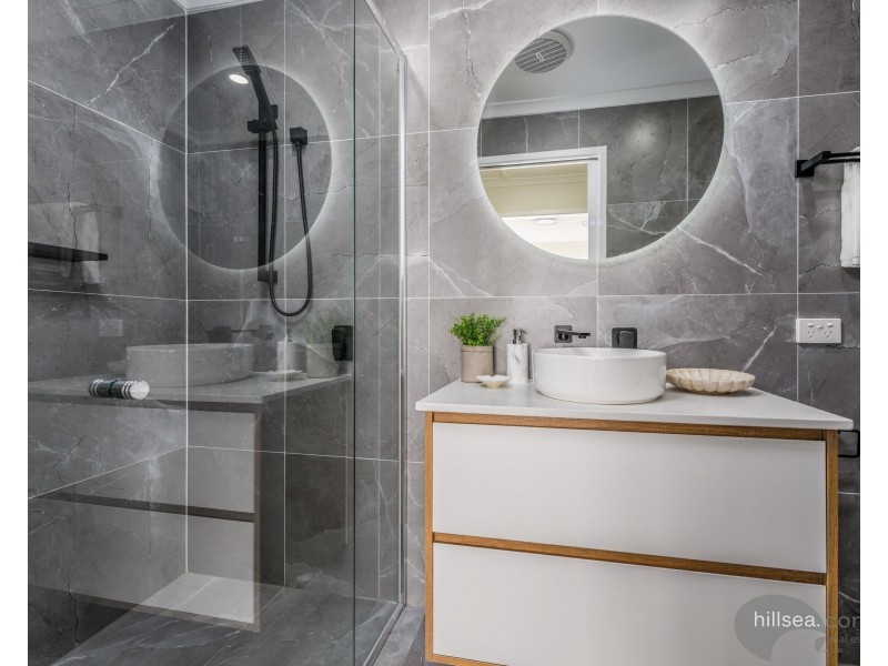 2/99 Olsen Avenue, Labrador QLD 4215