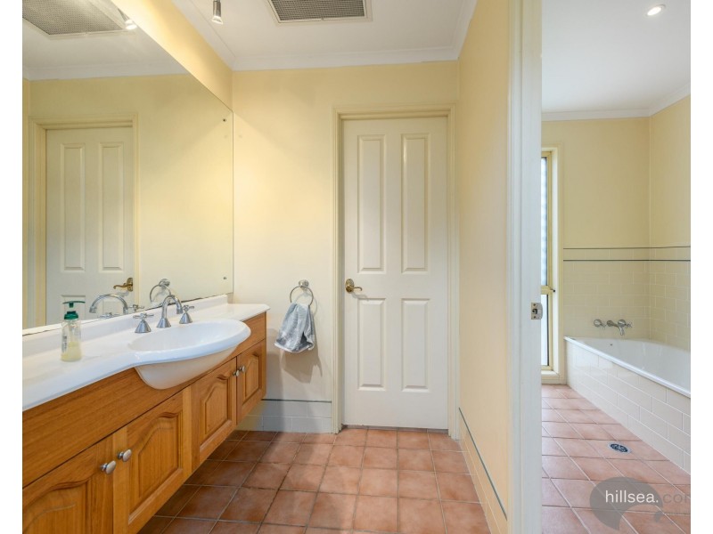 11 Crenshaw Court, Parkwood QLD 4214