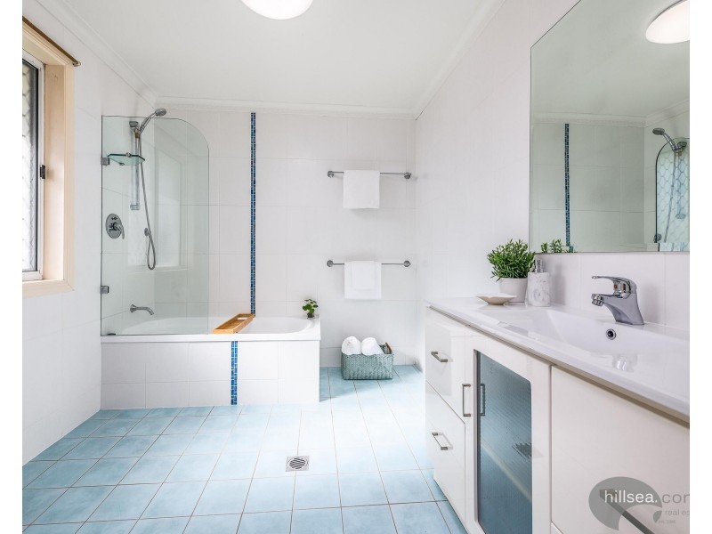 22 Carrumbella Drive, Arundel QLD 4214
