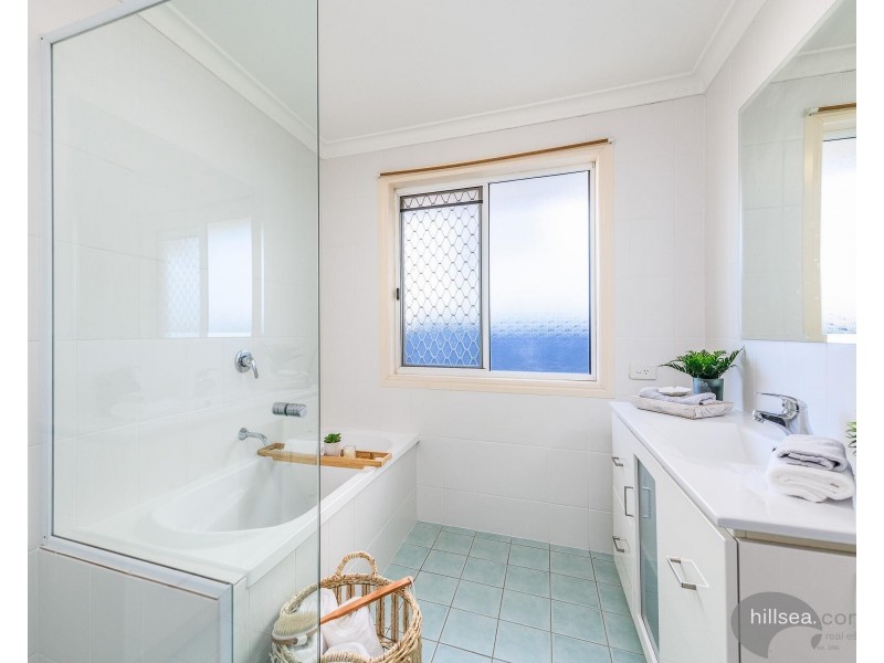 22 Carrumbella Drive, Arundel QLD 4214