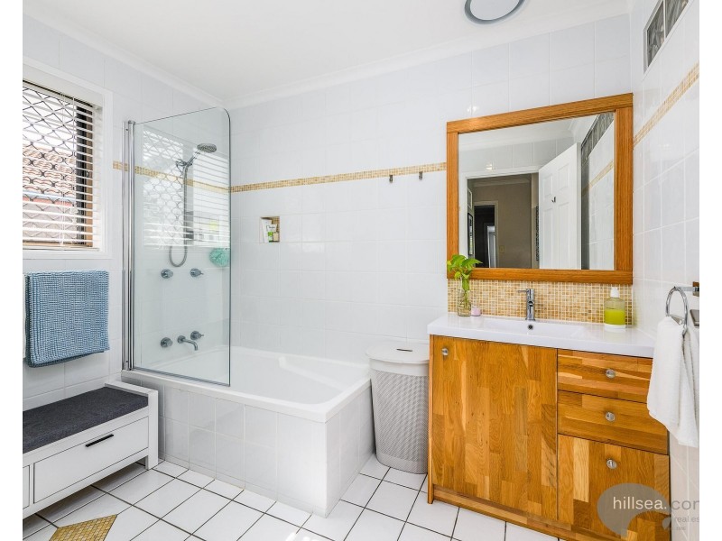 2/150 Kumbari Avenue, Labrador QLD 4215