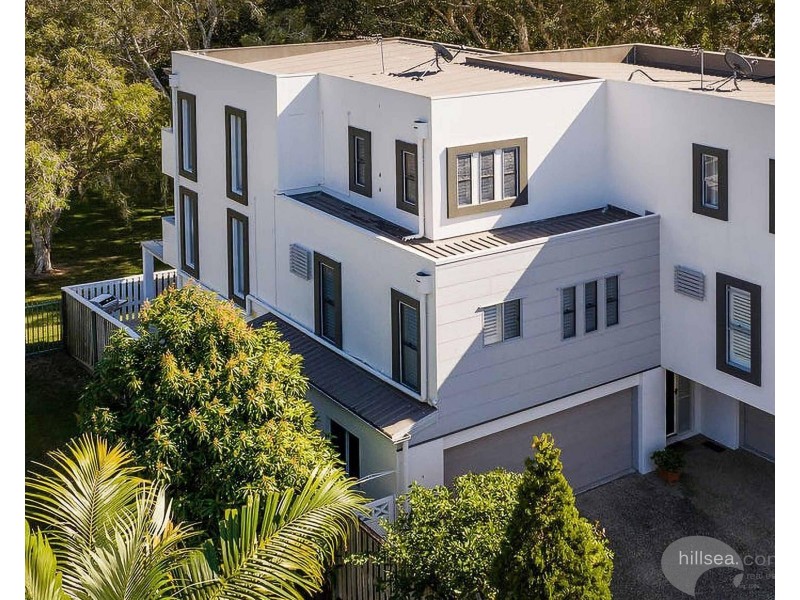 4/10 Middle Street, Labrador QLD 4215