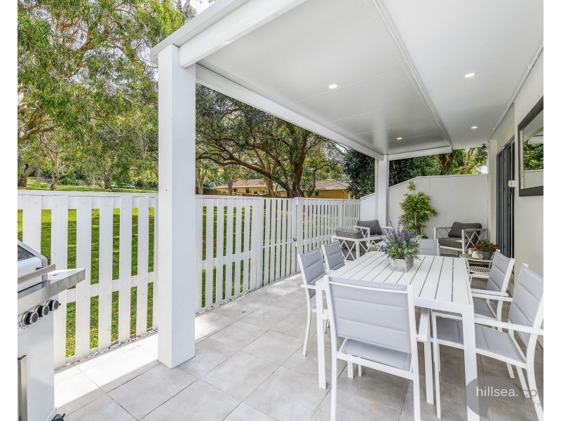 4/10 Middle Street, Labrador QLD 4215