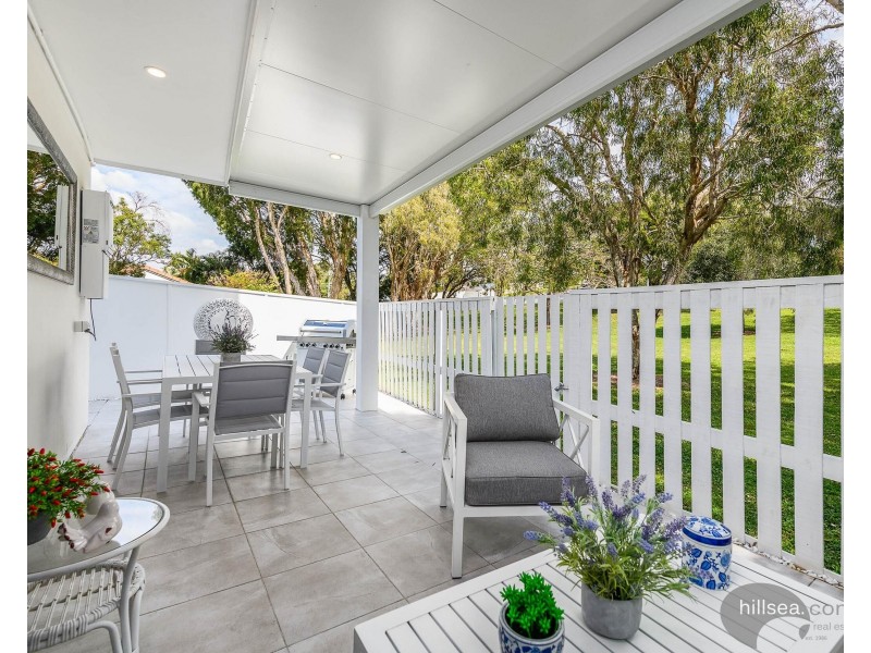 4/10 Middle Street, Labrador QLD 4215