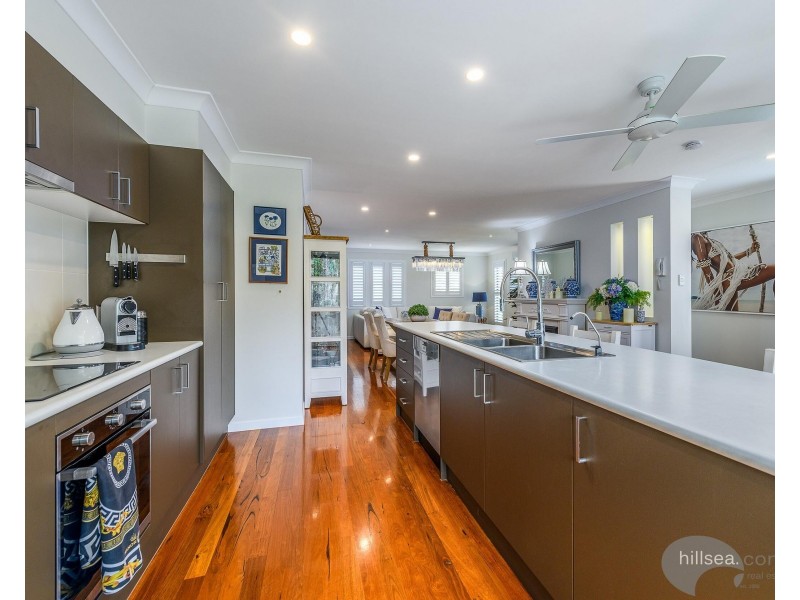 4/10 Middle Street, Labrador QLD 4215