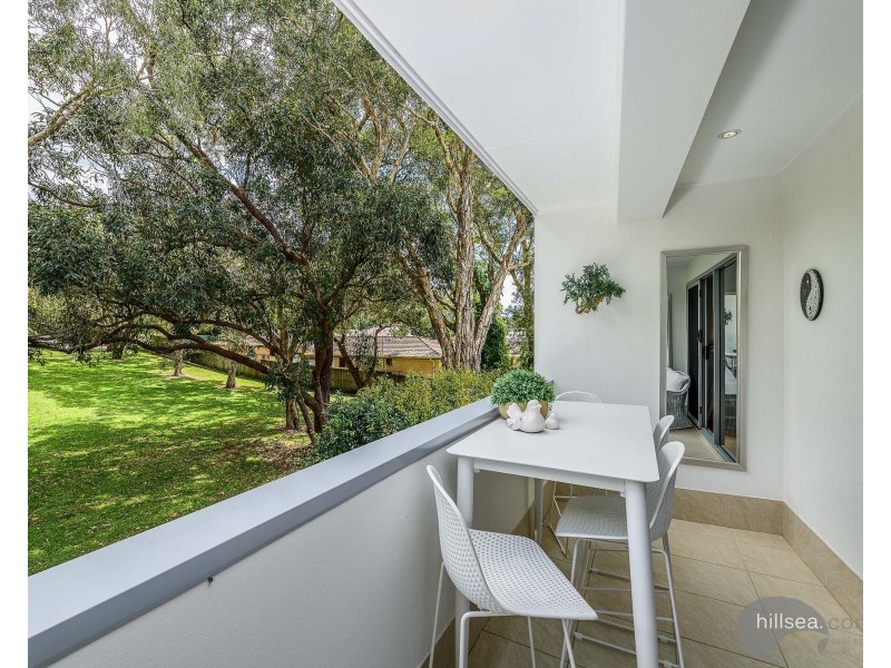 4/10 Middle Street, Labrador QLD 4215