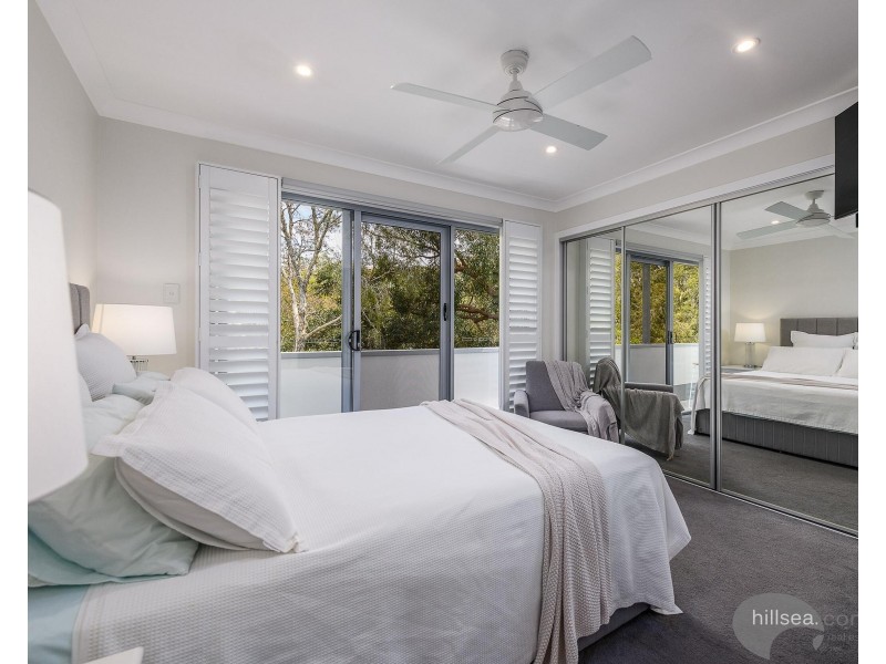 4/10 Middle Street, Labrador QLD 4215