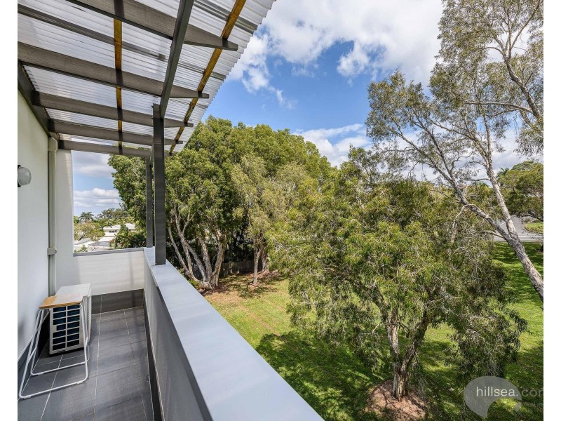 4/10 Middle Street, Labrador QLD 4215