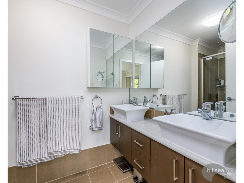 4/10 Middle Street, Labrador QLD 4215