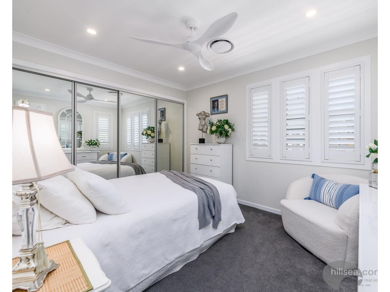 4/10 Middle Street, Labrador QLD 4215