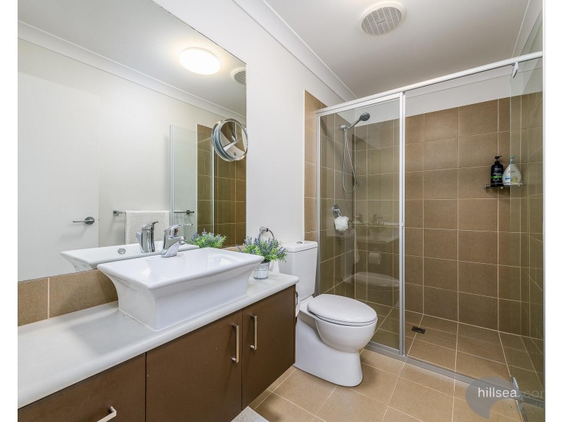 4/10 Middle Street, Labrador QLD 4215