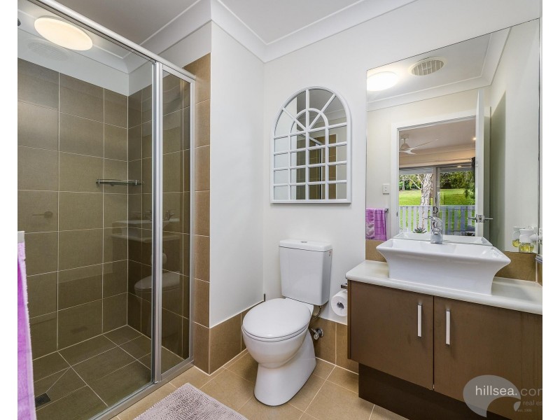 4/10 Middle Street, Labrador QLD 4215