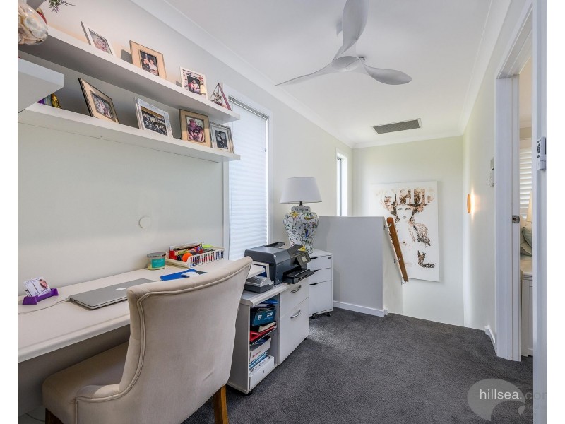 4/10 Middle Street, Labrador QLD 4215