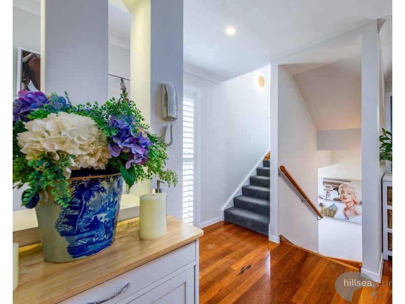 4/10 Middle Street, Labrador QLD 4215