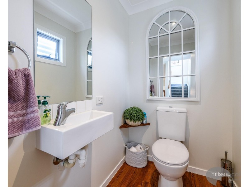 4/10 Middle Street, Labrador QLD 4215