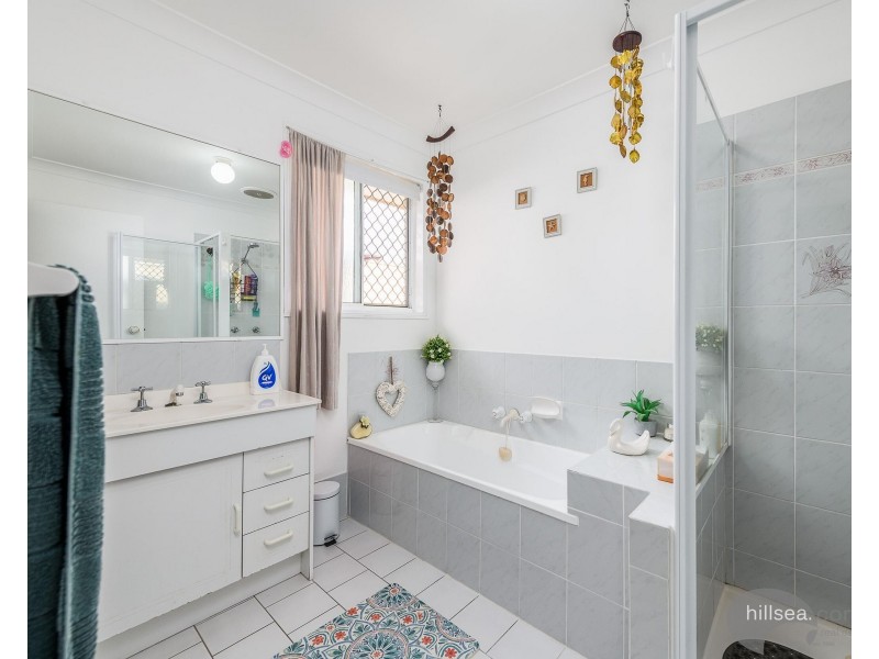 2/4 Calvary Court, Labrador QLD 4215