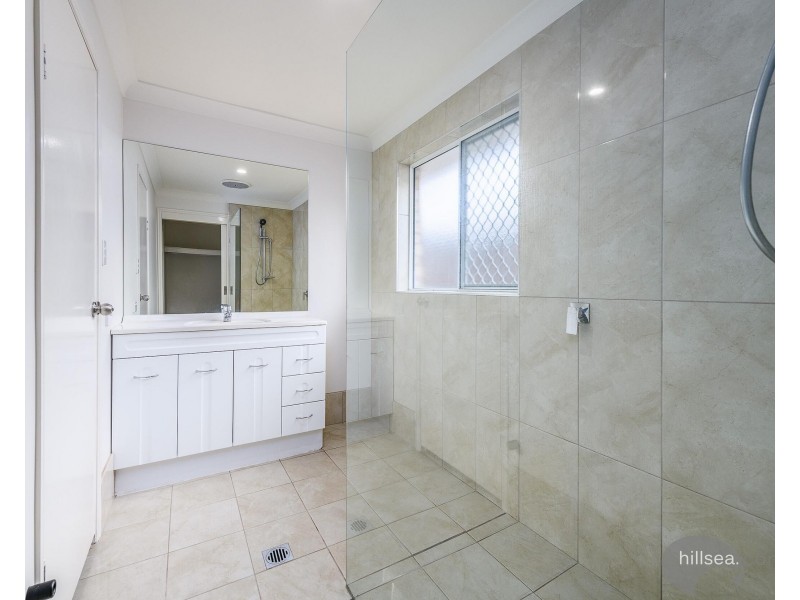 2/6 Kenny Drive, Labrador QLD 4215