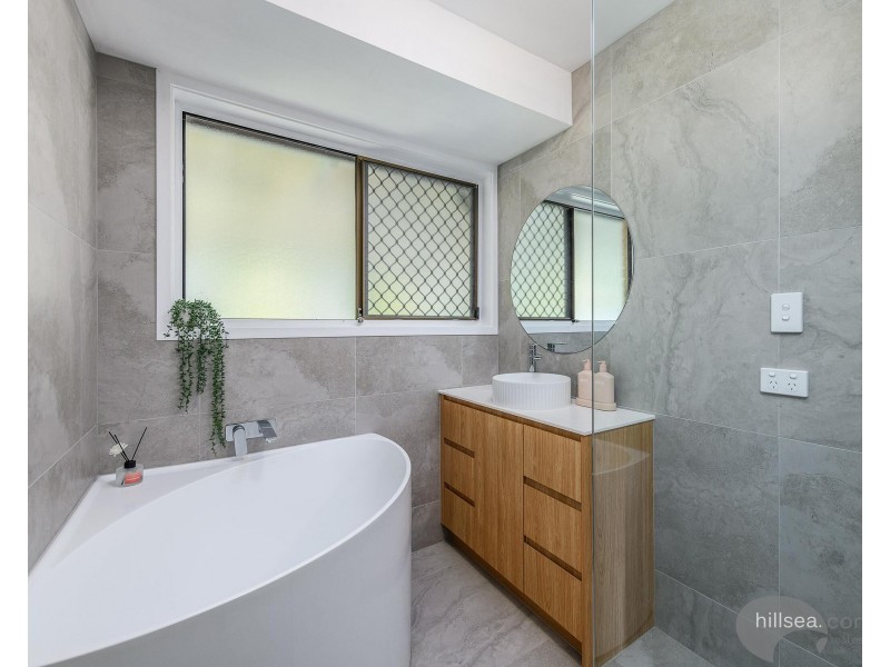 1/4 Kangaroo Avenue, Coombabah QLD 4216