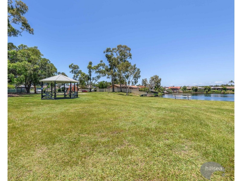 1/4 Kangaroo Avenue, Coombabah QLD 4216