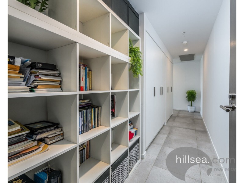 806/372 Marine Parade, Labrador QLD 4215