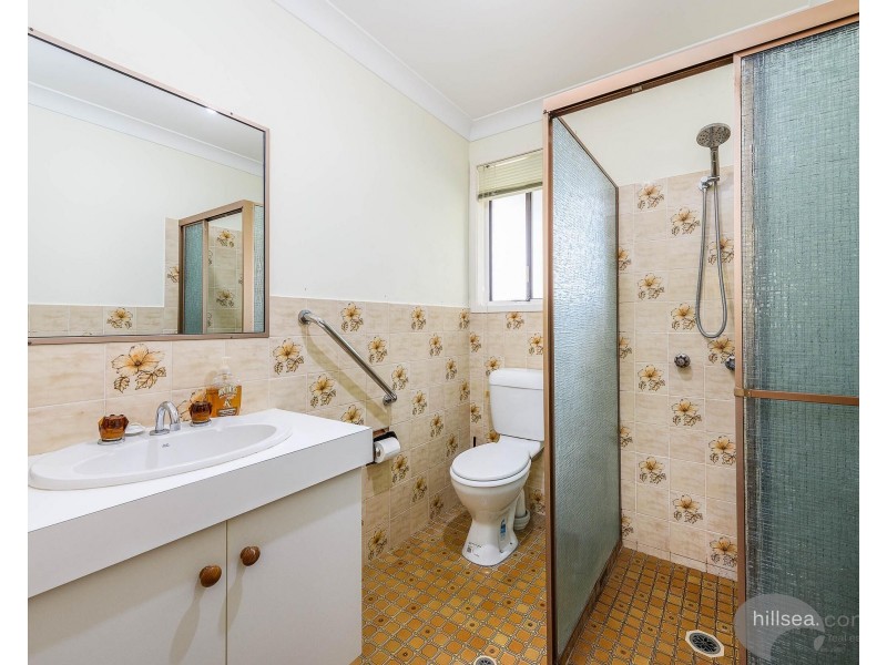 4 Hocking Street, Arundel QLD 4214