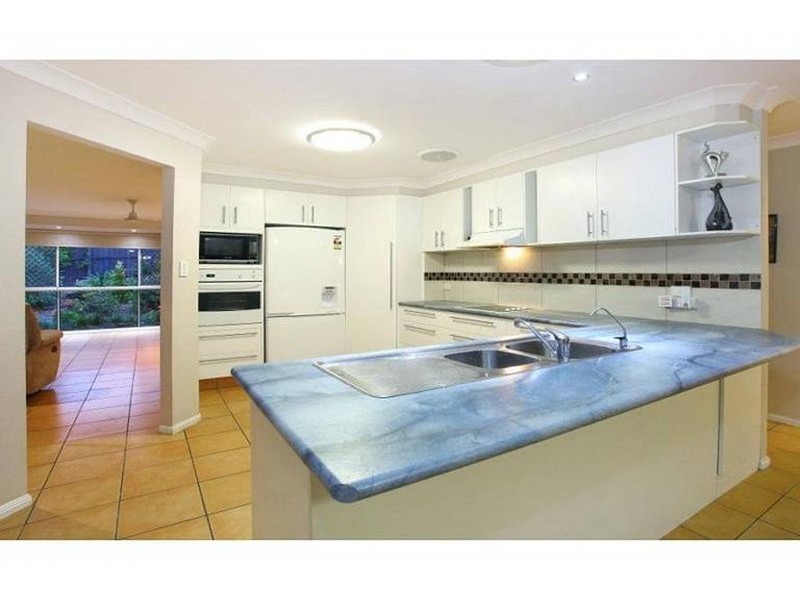 3 Berwick Court, Arundel QLD 4214