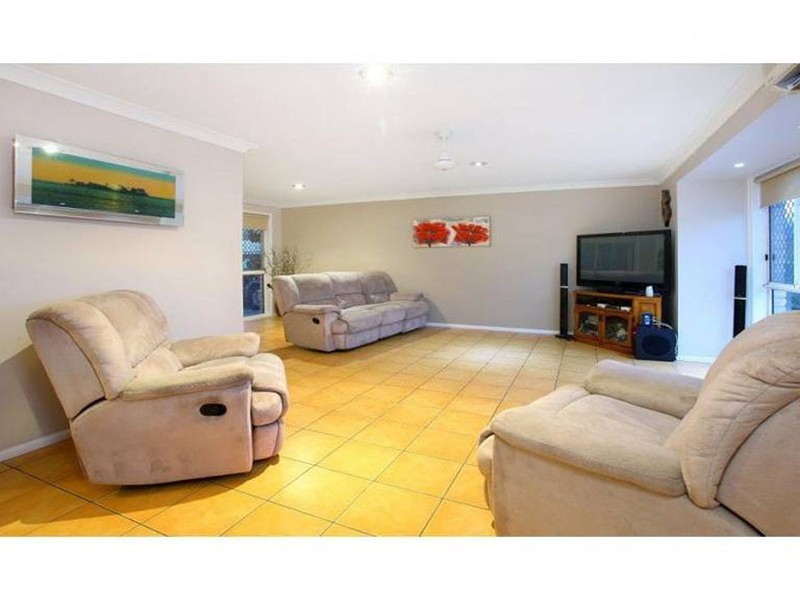 3 Berwick Court, Arundel QLD 4214
