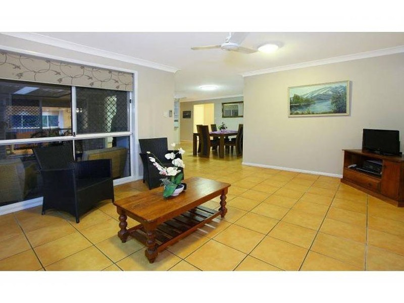 3 Berwick Court, Arundel QLD 4214