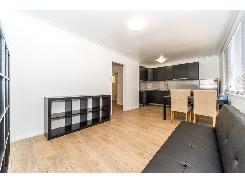 8/5 Proud Street, Labrador QLD 4215