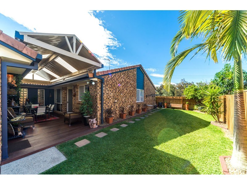 2/11 Liam Court, Labrador QLD 4215