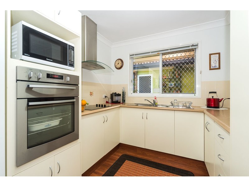 2/11 Liam Court, Labrador QLD 4215