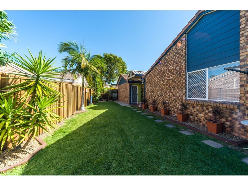 2/11 Liam Court, Labrador QLD 4215