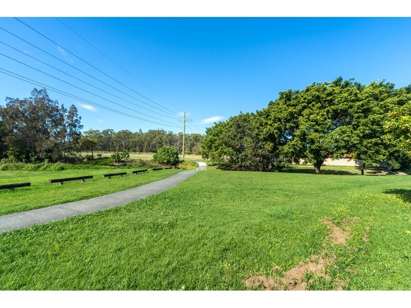 2/11 Liam Court, Labrador QLD 4215