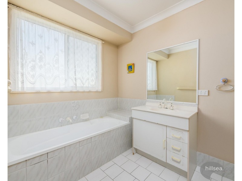 1/13 Liam Court, Labrador QLD 4215