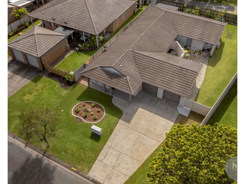 1/13 Liam Court, Labrador QLD 4215