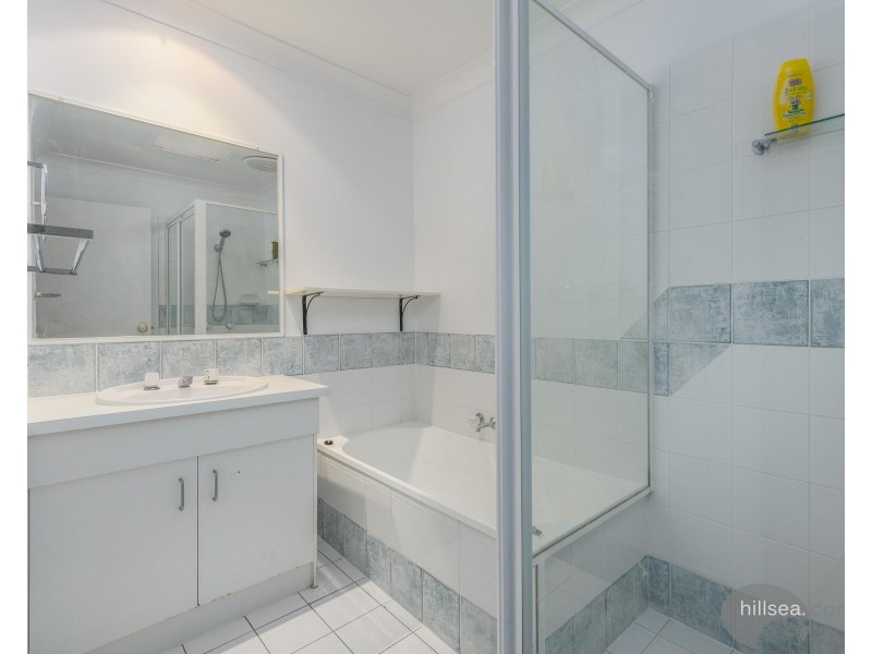 1/18 Jenaya Place, Labrador QLD 4215