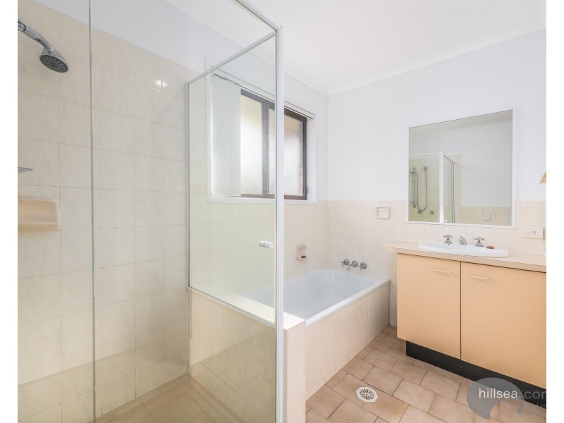 2/5 Hentdale Court, Labrador QLD 4215