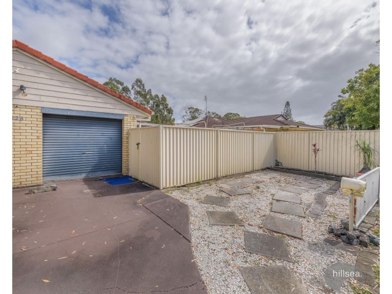 2/126 Kumbari Avenue, Labrador QLD 4215