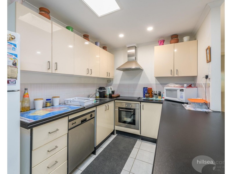2/126 Kumbari Avenue, Labrador QLD 4215