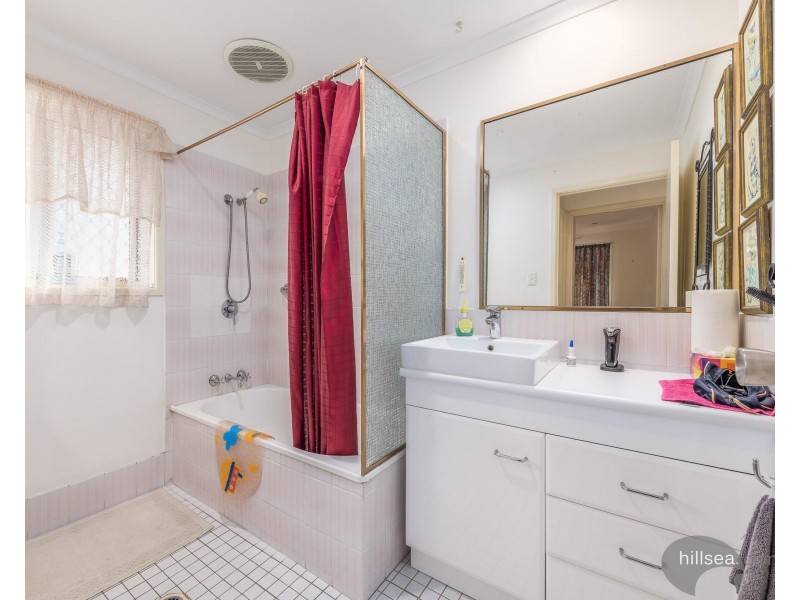2/126 Kumbari Avenue, Labrador QLD 4215