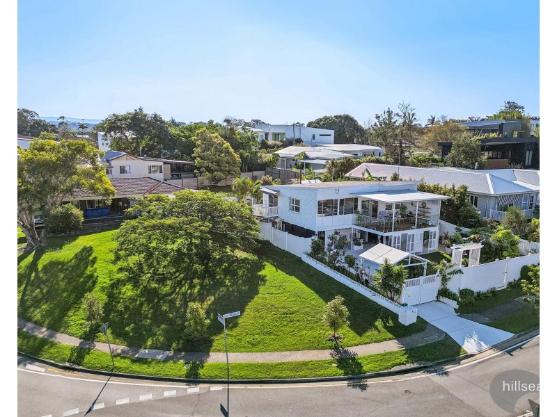 4 Wilson Street, Labrador QLD 4215