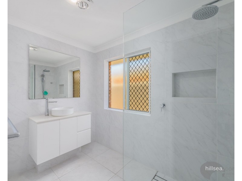 1/3 Clovelly Place, Labrador QLD 4215