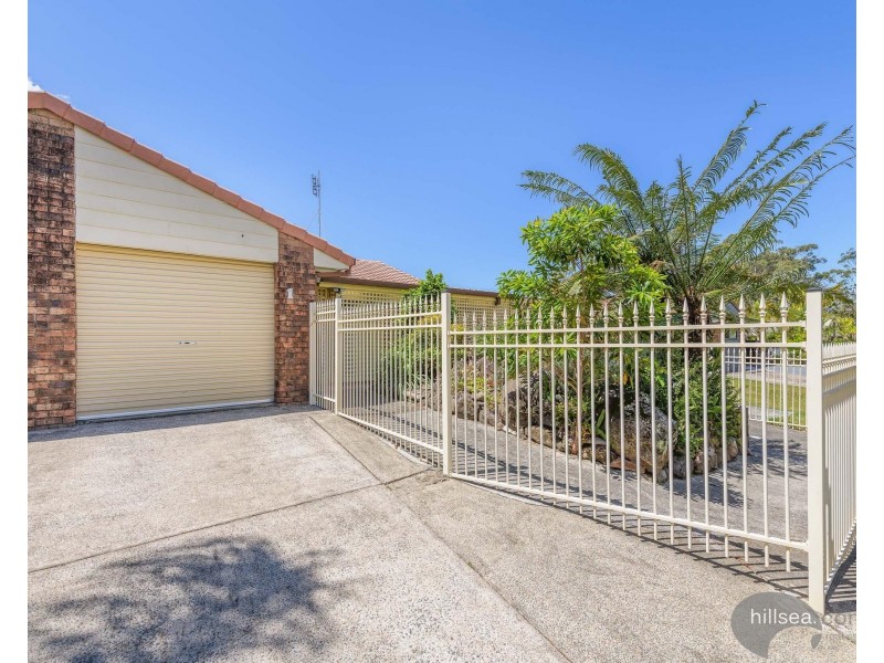 1/4 Robin Joy Close, Labrador QLD 4215
