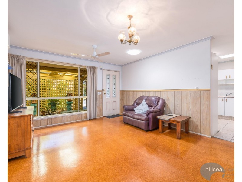 1/4 Robin Joy Close, Labrador QLD 4215