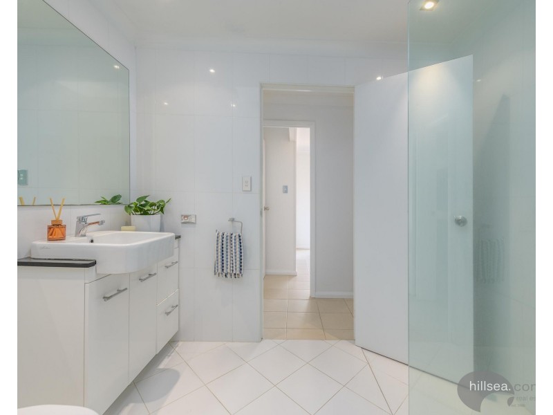 1/5 Hill Court, Labrador QLD 4215