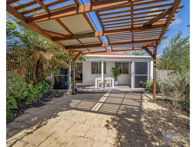 1/5 Hill Court, Labrador QLD 4215