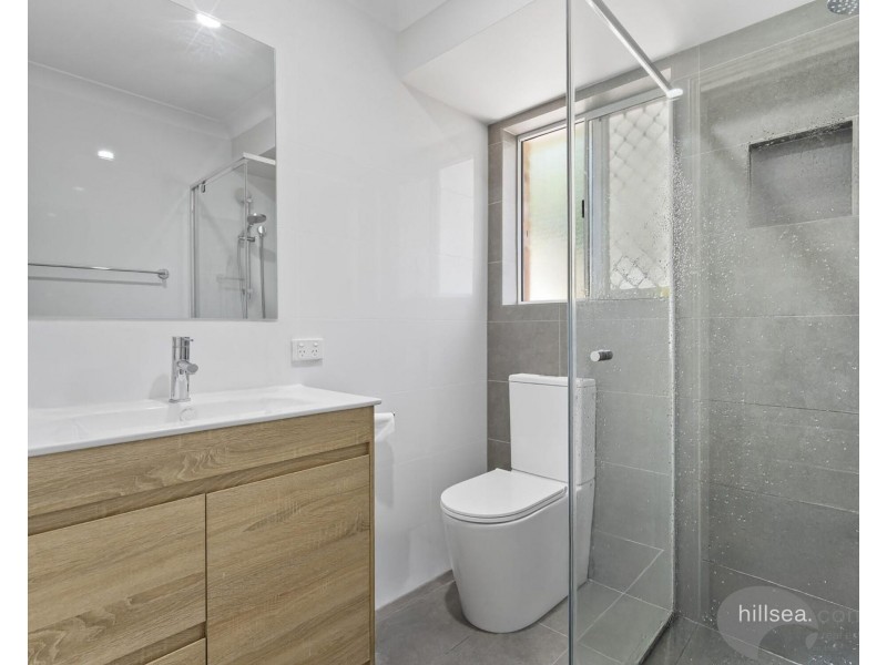 2/487 Pine Ridge Road, Runaway Bay QLD 4216