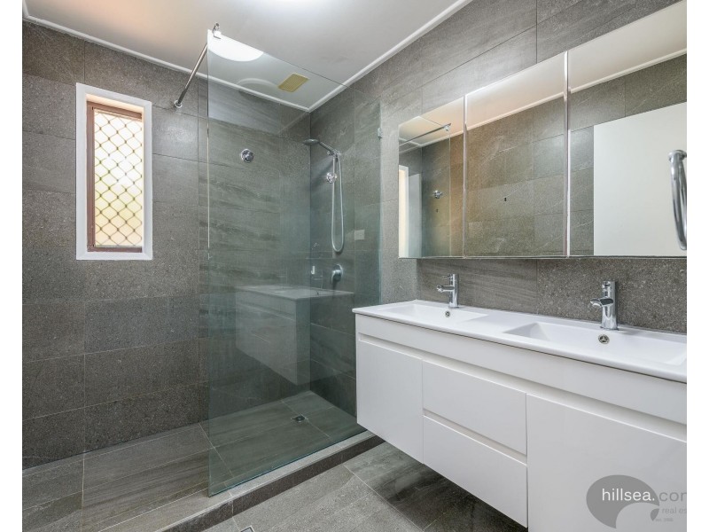 2/18 Elm Court, Labrador QLD 4215